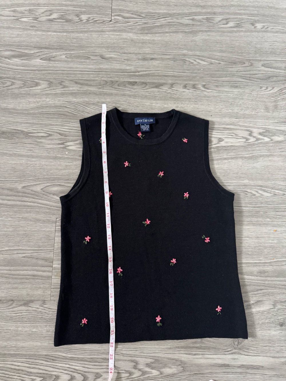 Ann Taylor Merino Wool Sweater Vest M Black Pink Floral Embroidered Vintage - Picture 5 of 7